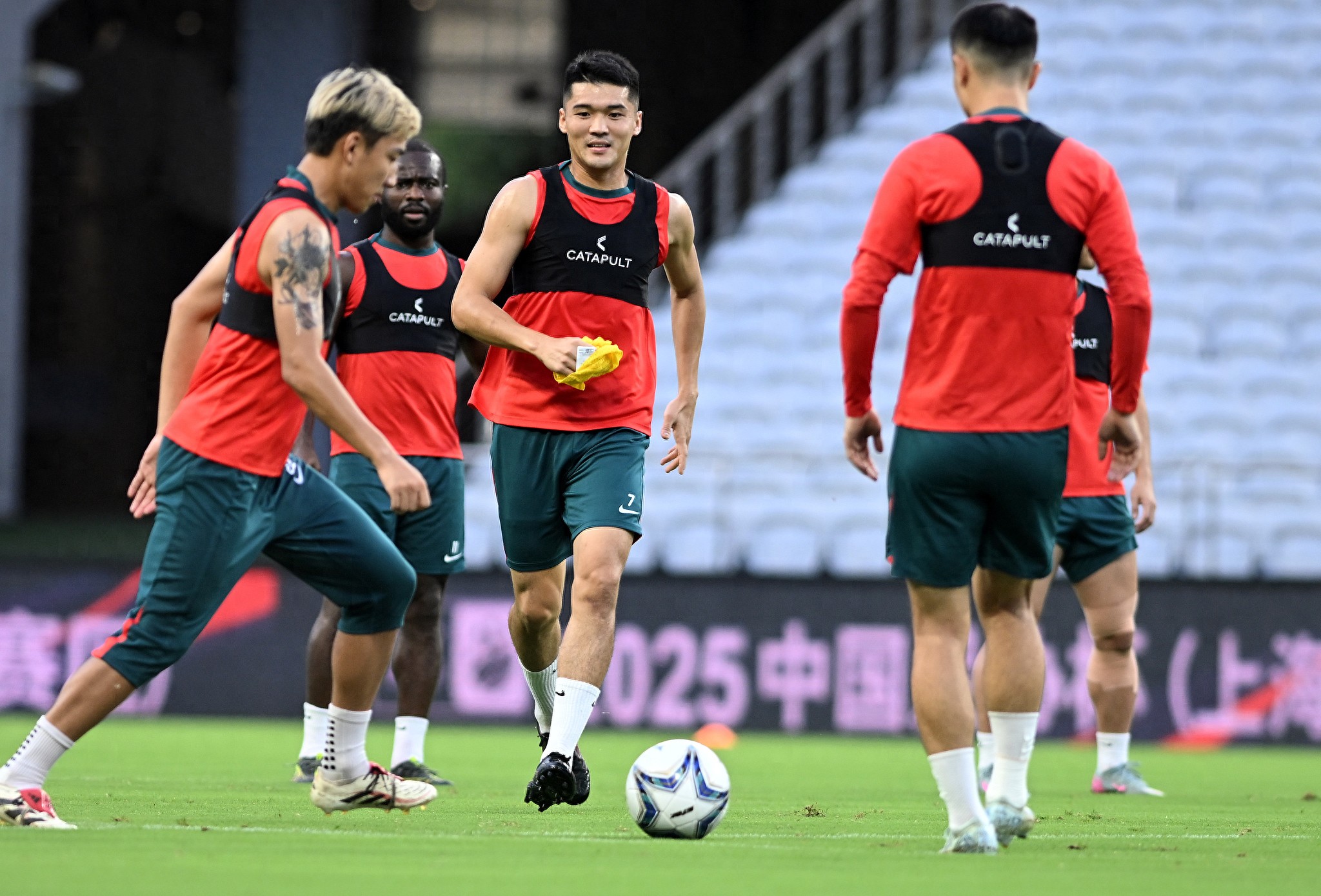 开云体育在线平台-雅典与阿贾克斯